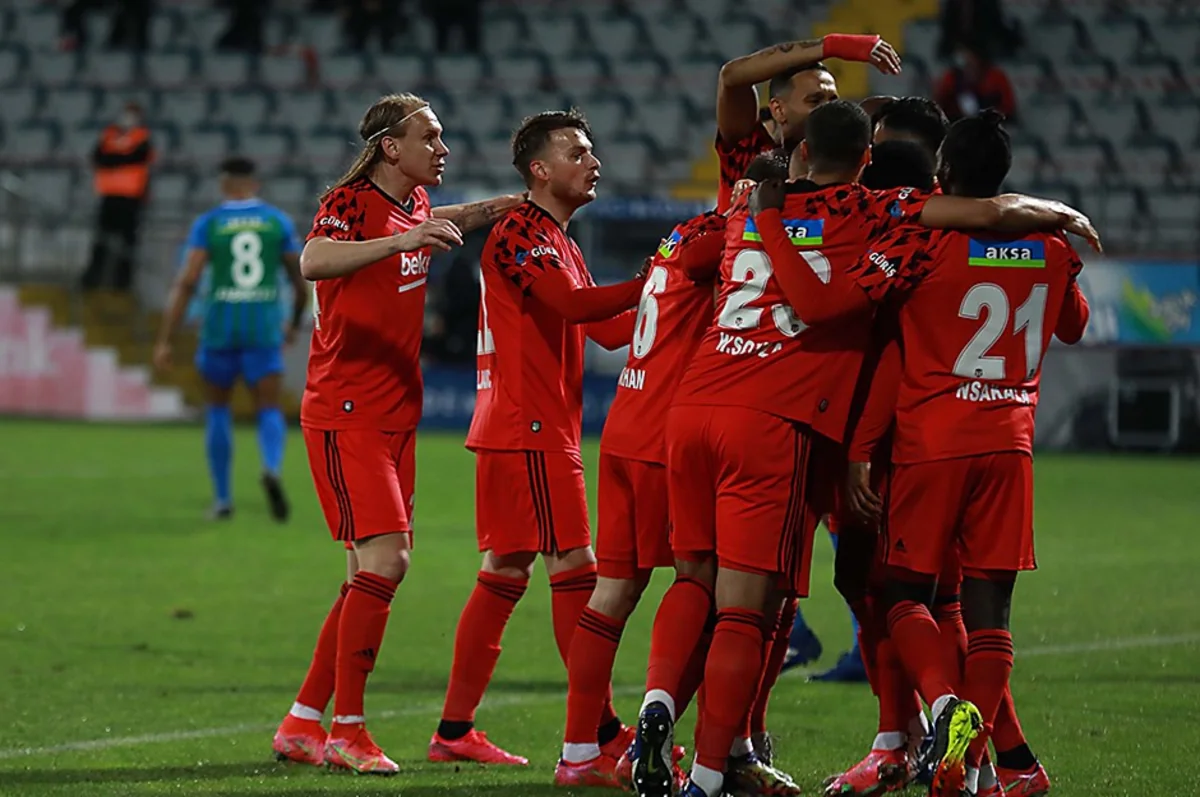 Beşiktaşdan səfər, Qalatasaraydan ev qələbəsi