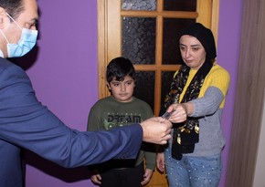 Şəhid ailəsinə təqaüd üzrə ödəniş kartı təqdim edilib