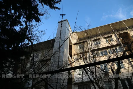 Köhnə yaşayış binalarına kənardan lift quraşdırmaq olarmı?