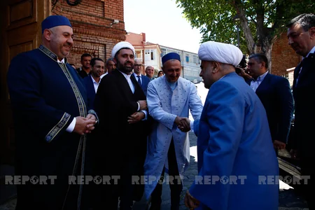 Allahşükür Paşazadə Tbilisi Cümə məscidini ziyarət edib