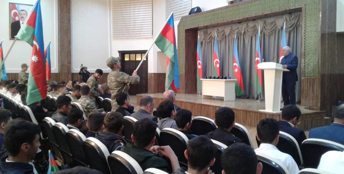 Kürdəmirdə hərbi xidmətini başa vurmuş gənclər təntənəli mərasimlə qarşılanıb