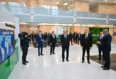 Президенты Азербайджана и Казахстана побывали в Международном финансовом центре Астана