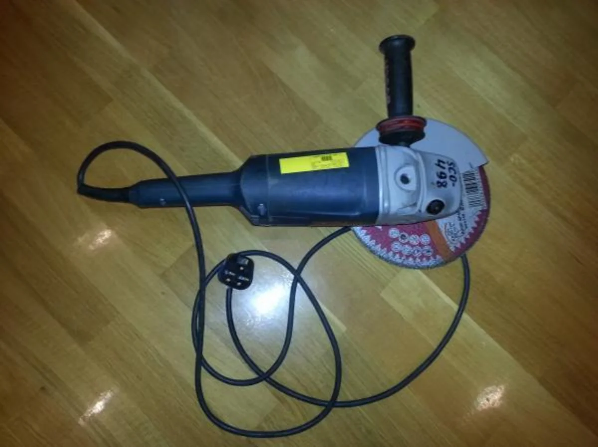 Şirvanda usta qolunu kəsib