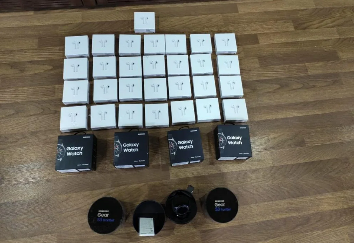 Telefon aksesuarları, saatlar və külli miqdarda siqaretlərin ölkəyə gətirilməsinin qarşısı alınıb