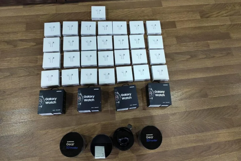 Telefon aksesuarları, saatlar və külli miqdarda siqaretlərin ölkəyə gətirilməsinin qarşısı alınıb