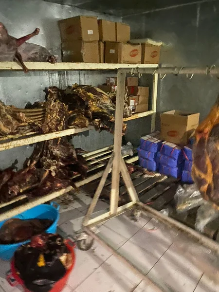 “Yeganə Palace” şadlıq sarayında istehlaka yararsız məhsullar aşkarlanıb
