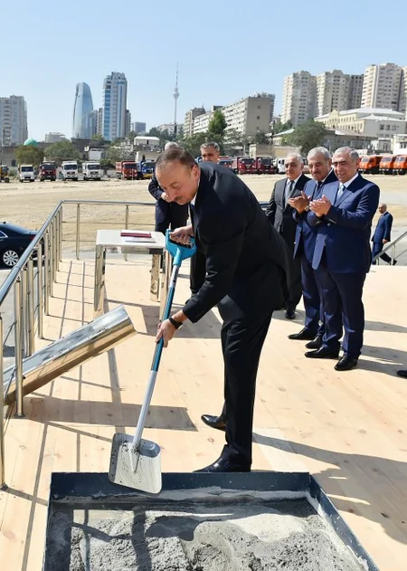 Prezident İlham Əliyev “Sovetski” ərazisində yeni yol-nəqliyyat infrastrukturunun təməlini qoyub