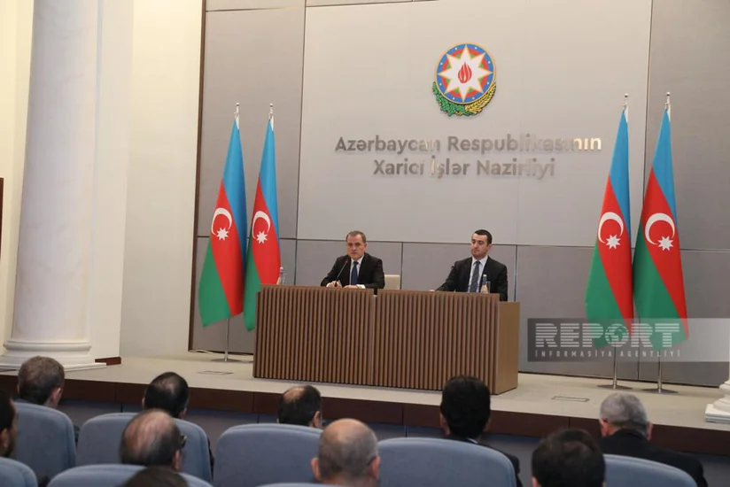 Глава МИД Азербайджана проинформировал зарубежных дипломатов о ситуации на дороге Шуша-Ханкенди