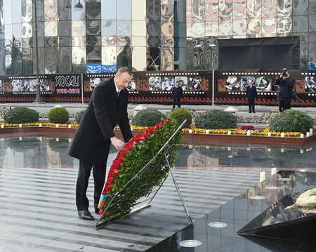 Azərbaycan Prezidenti Xocalı soyqırımı qurbanlarının xatirəsinə ucaldılmış abidəni ziyarət edib