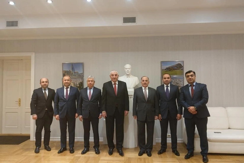 Мазахир Панахов наблюдает за ходом парламентских выборов в Латвии