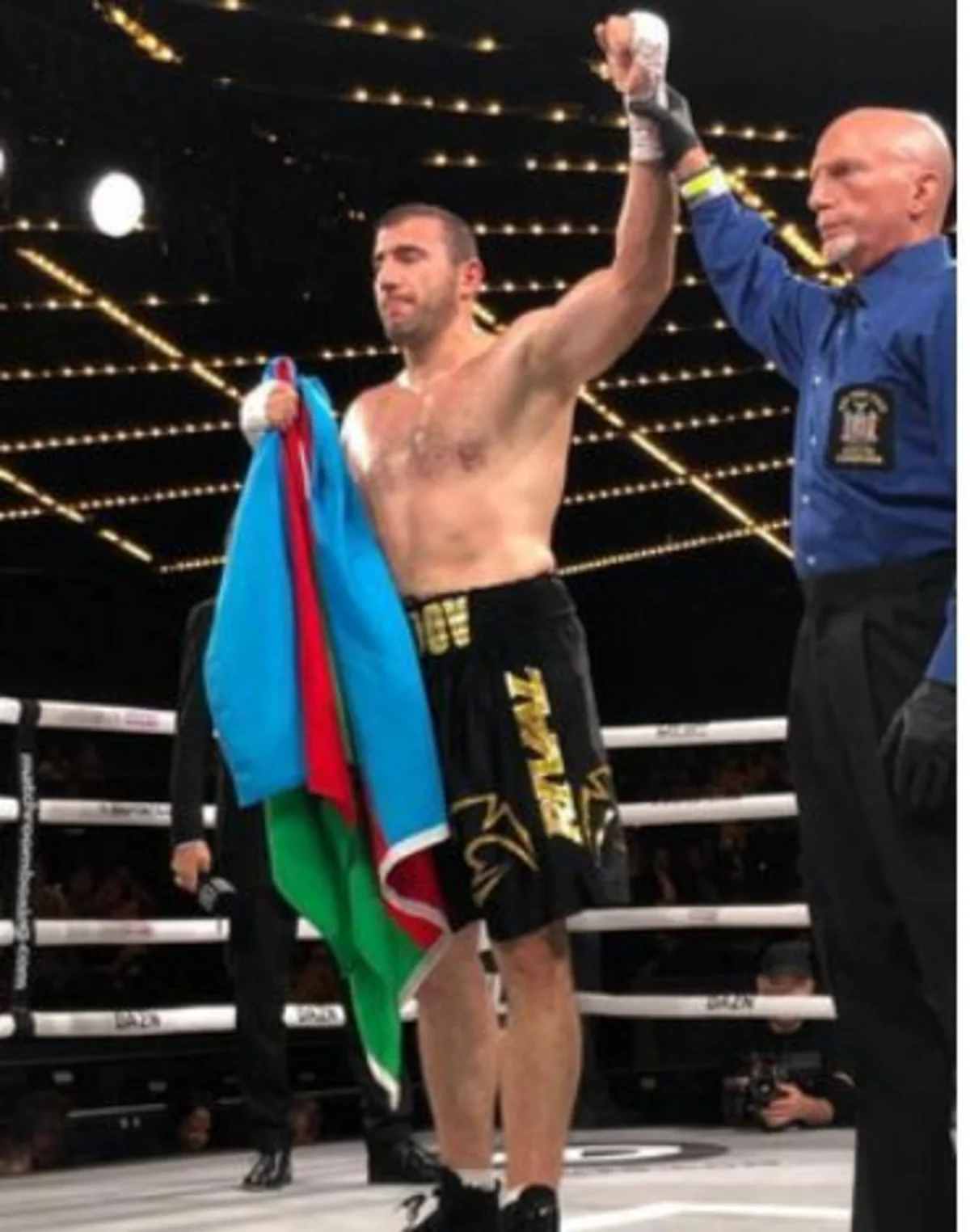 Azərbaycanın dünya çempionu Məhəmmədrəsul Məcidov peşəkar boksda ilk döyüşdə qalib olub