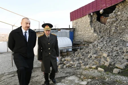 Prezident İlham Əliyev zəlzələ bölgəsinə gedib - FOTOLAR - YENİLƏNİB