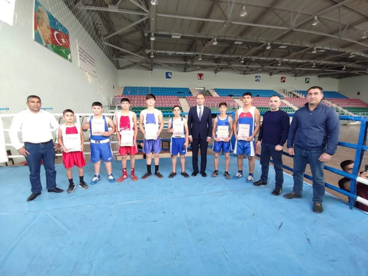 Biləsuvarda Zəfər günü ilə bağlı boks yarışı keçirilib