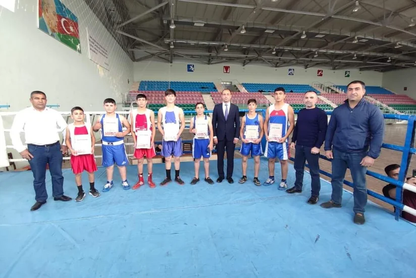 Biləsuvarda Zəfər günü ilə bağlı boks yarışı keçirilib