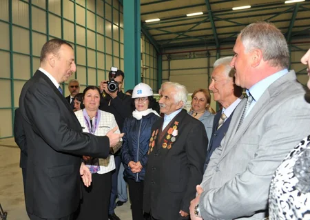 Azərbaycan ​Prezidenti “Astaraçay” MMC-nin çay emalı fabrikində yaradılan şəraitlə tanış olub