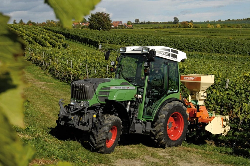 Азербайджан существенно увеличил закупки тракторов из Германии