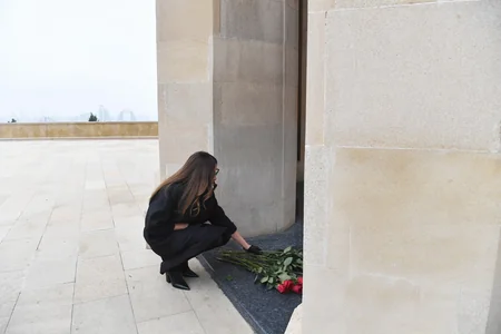 İlham Əliyev və Mehriban Əliyeva şəhidlərimizin xatirəsini yad ediblər