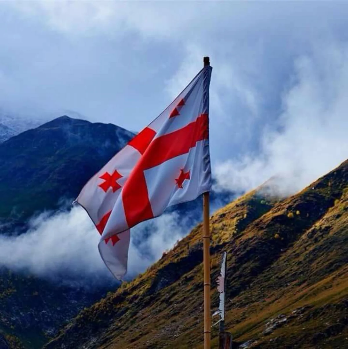 Gürcüstanda dövlət bayrağı günü qeyd olunur