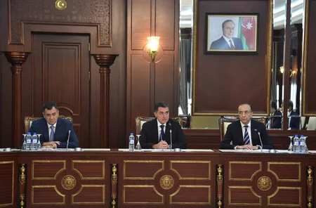 Hüquq siyasəti və dövlət quruculuğu komitəsinin payız sessiyası üçün iş planı təsdiqlənib
