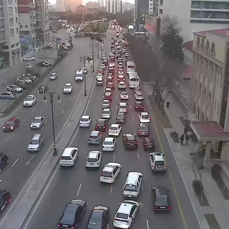 Bakının bəzi yollarında tıxac yaranıb - SİYAHI