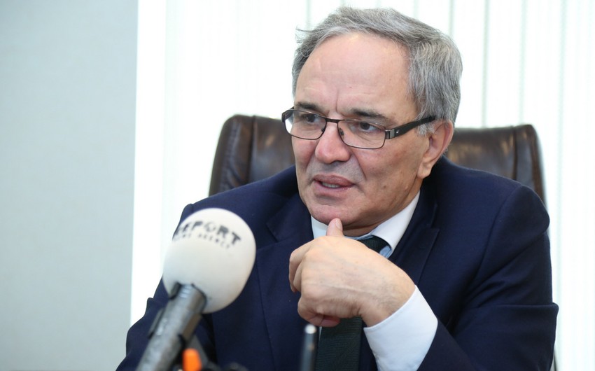 Əflatun Amaşov: “Kitabların oxunması məcburiləşdirilməlidir”