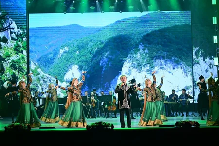 Tacikistanda Azərbaycan Mədəniyyəti Günlərinin açılışı münasibətilə qala konsert keçirilib