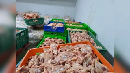 Buzovnada dönər emalı müəssisəsində ciddi nöqsanlar aşkarlanıb