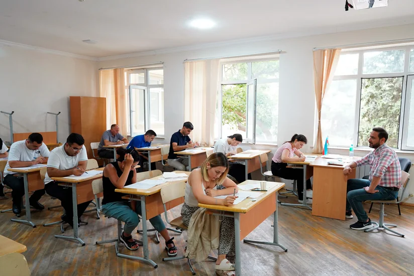 Dövlət qulluğunda fəaliyyətin davam etdirilməsi imtahanında 38 nəfər uğur qazanıb - YENİLƏNİB