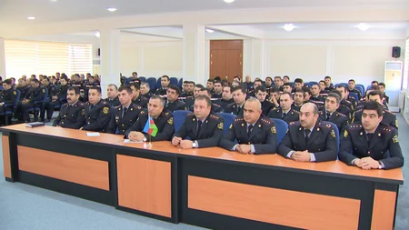 Milli Məclisin deputatları yol polisləri ilə görüşüb