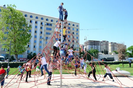 Heydər Əliyev Mərkəzinin parkında Uşaq festivalı keçirilib