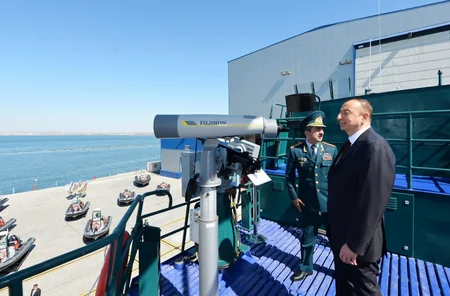 Prezident İlham Əliyev Dövlət Sərhəd Xidməti Sahil Mühafizəsinin ikinci dərəcəli yeni sərhəd gözətçi gəmisi ilə tanış olub