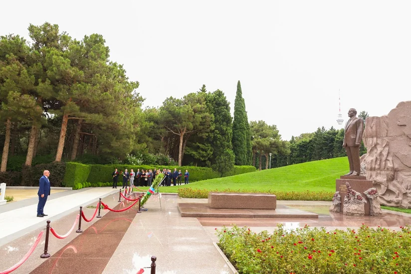 ANAMA kollektivi Heydər Əliyevin məzarını ziyarət edib