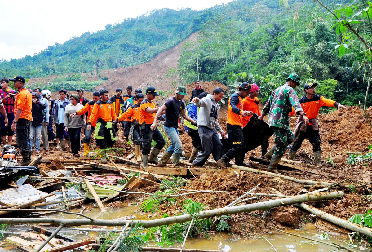 Floods, landslides, kill dozens in Indonesia