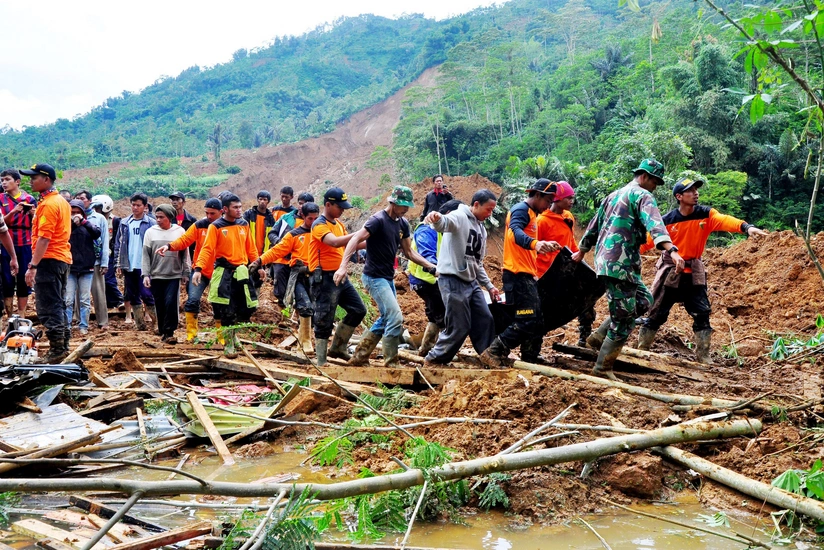 Floods, landslides, kill dozens in Indonesia