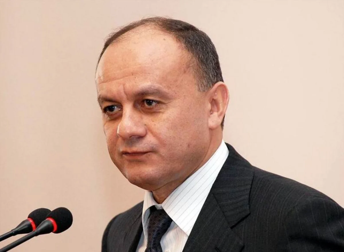 ​KİV: Ermənistanın müdafiə naziri korrupsiyaya görə istefa verə bilər