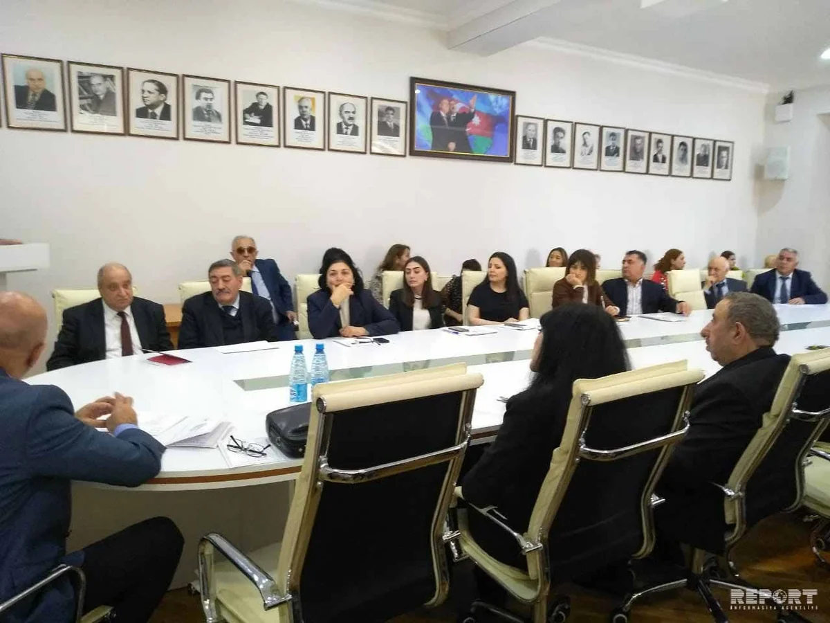 Beynəlxalq Ana Dili Gününə həsr olunan elmi sessiya keçirildi