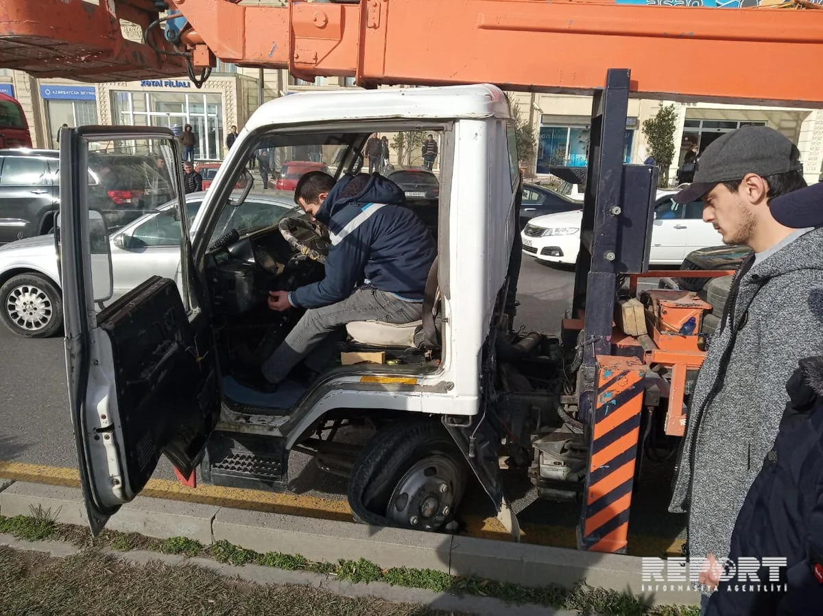 Bakıda sərnişin avtobusu qəza törədib  - FOTO