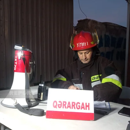 Bakıda inşaat materialları bazarındakı yanğının açıq alov mənbələri söndürülüb - YENİLƏNİB-7