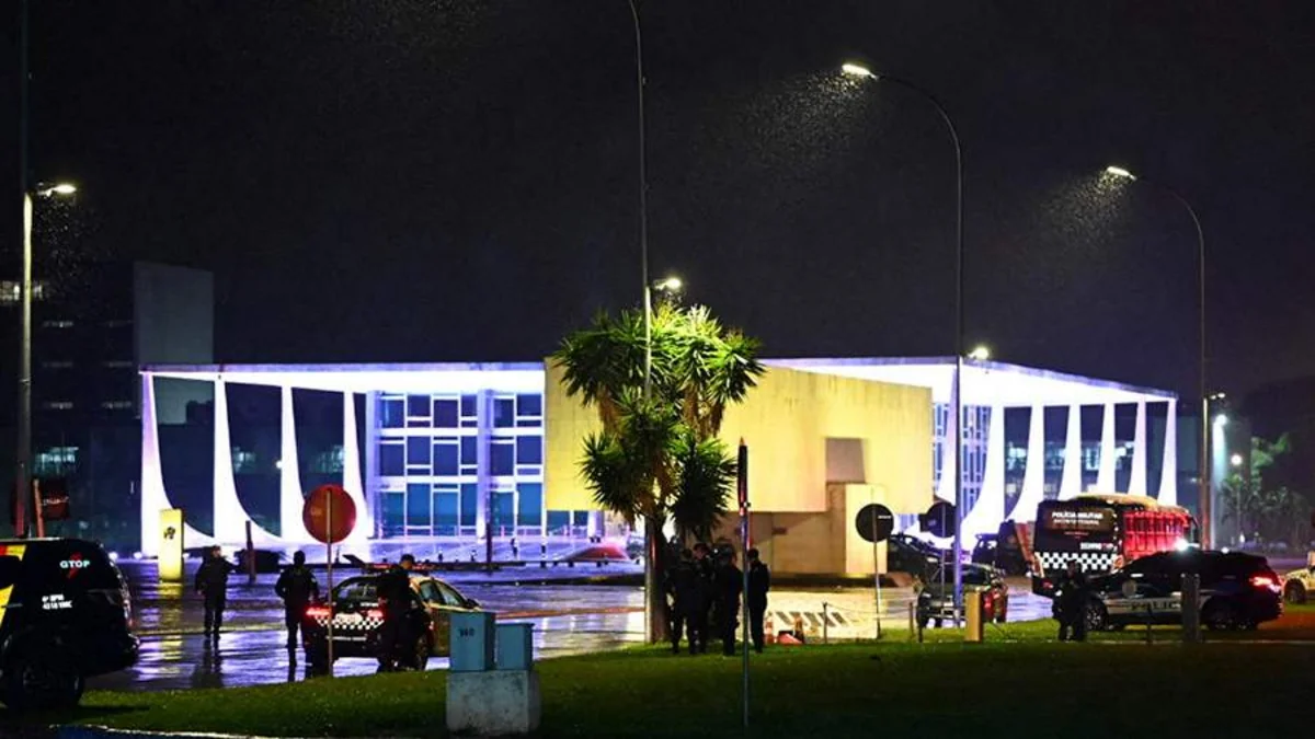 Braziliyada kişi Ali Məhkəmənin binası qarşısında özünü partladıb