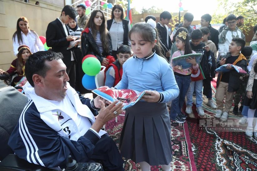 Əlilliyi müəyyən edilmiş şəxslərin hazırladıqları bayraqlar şəhid övladlarına təqdim olunub