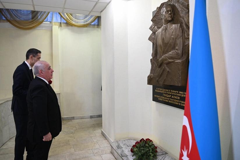 Azərbaycanın Baş naziri Moskvada Heydər Əliyevin xatirəsini anıb