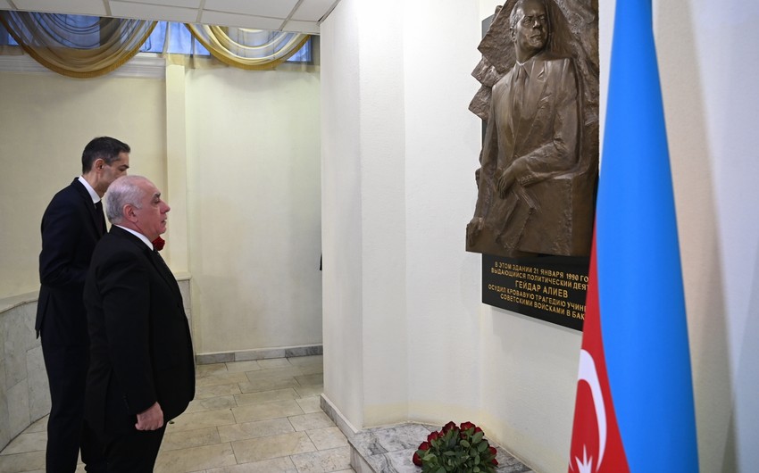 Azərbaycanın Baş naziri Moskvada Heydər Əliyevin xatirəsini anıb 