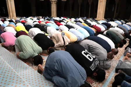 Bakıda bayram namazı qılınıb