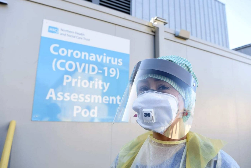 Azərbaycanda həkimlərə üz sipəri paylanılıb