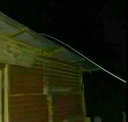 Nigeriyada elektrik naqili futbol mərkəzinin damına düşüb: 30 ölü - FOTO - VİDEO