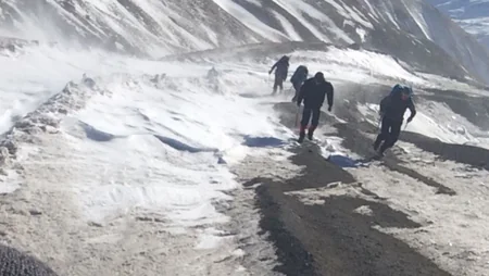 İtkin düşmüş alpinistlərin axtarışları ilə əlaqədar əməliyyat müşavirəsi keçirilib