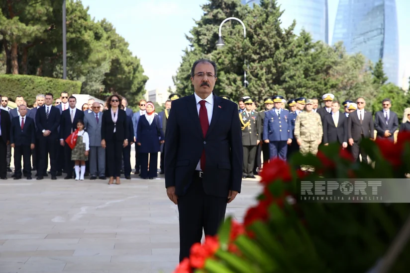 Türkiyə səfiri: Azərbaycanın dörd bir tərəfində dəfn edilmiş yüzlərlə şəhidimiz qardaşlığımızın dərin tarixini göstərir