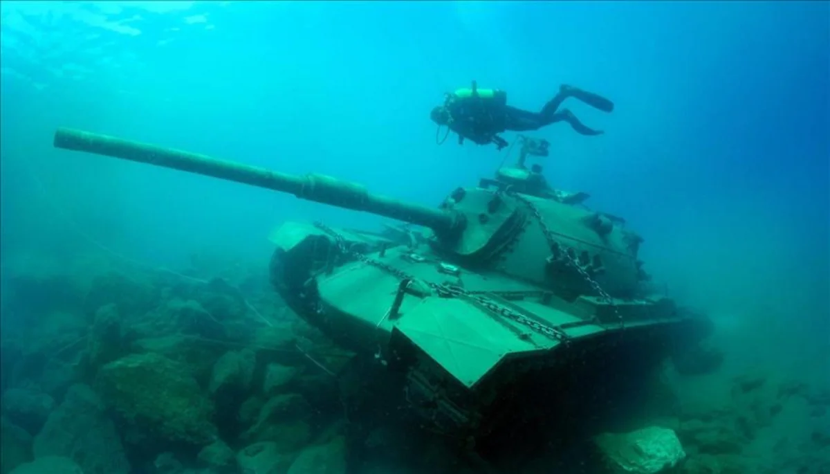 Antalya sahillərində 45 tonluq tank dənizdə batırılıb