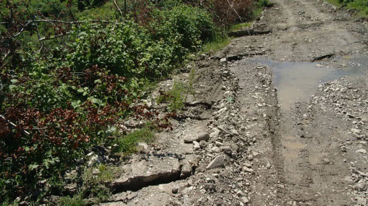 İsmayıllıda yolun çökməsi ilə əlaqədar alternativ yol çəkilir