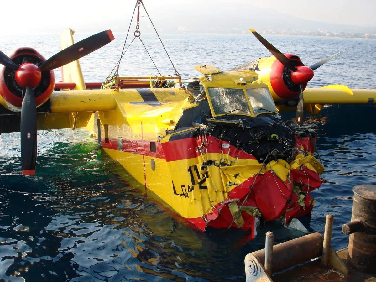 Meşə yanğınlarını söndürən təyyarə qəzaya uğradı